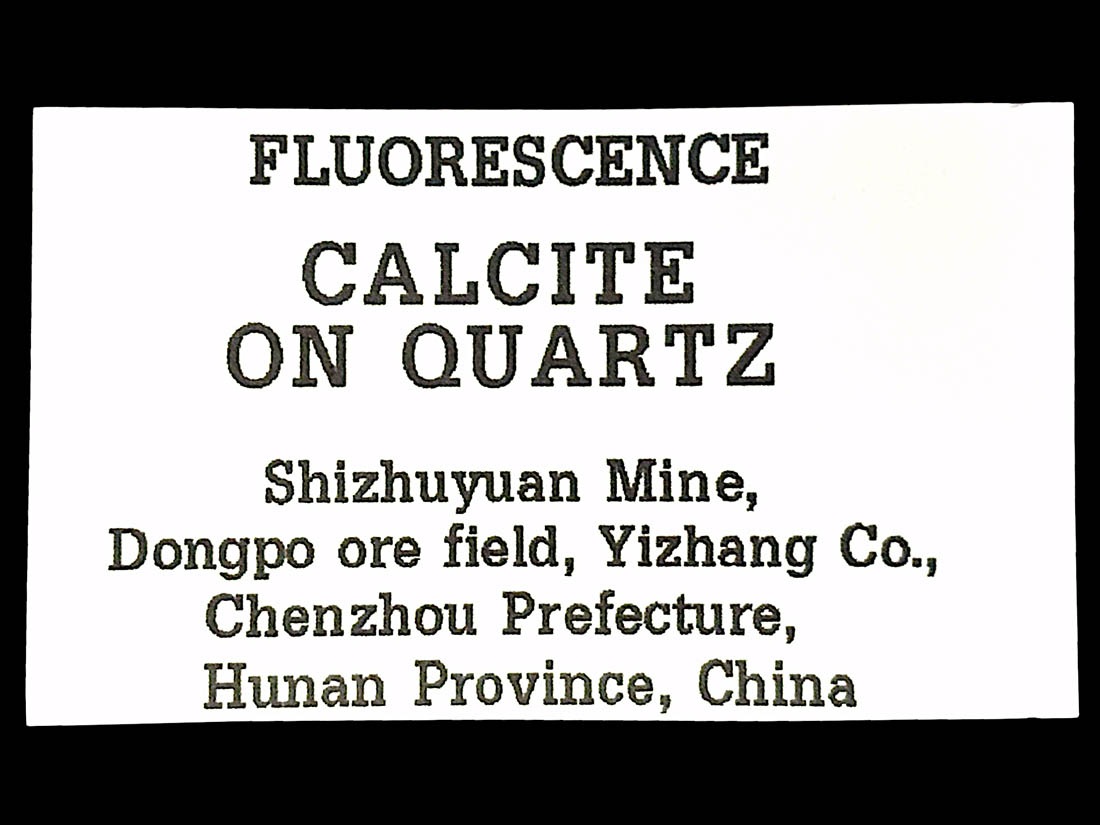 湖南省産 カルサイト on クォーツ・パイライト / Calcite on Quartz
