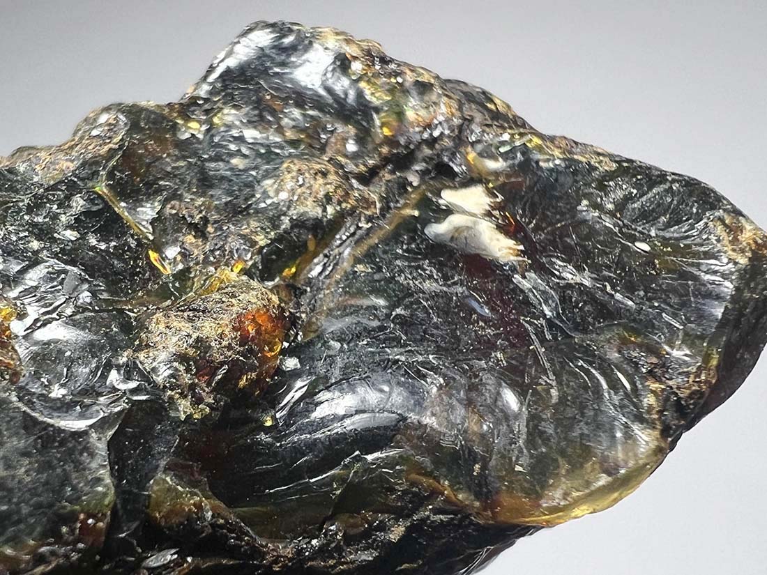 インドネシア・スマトラ産 ブルーアンバー ( 青琥珀 ) / BlueAmber