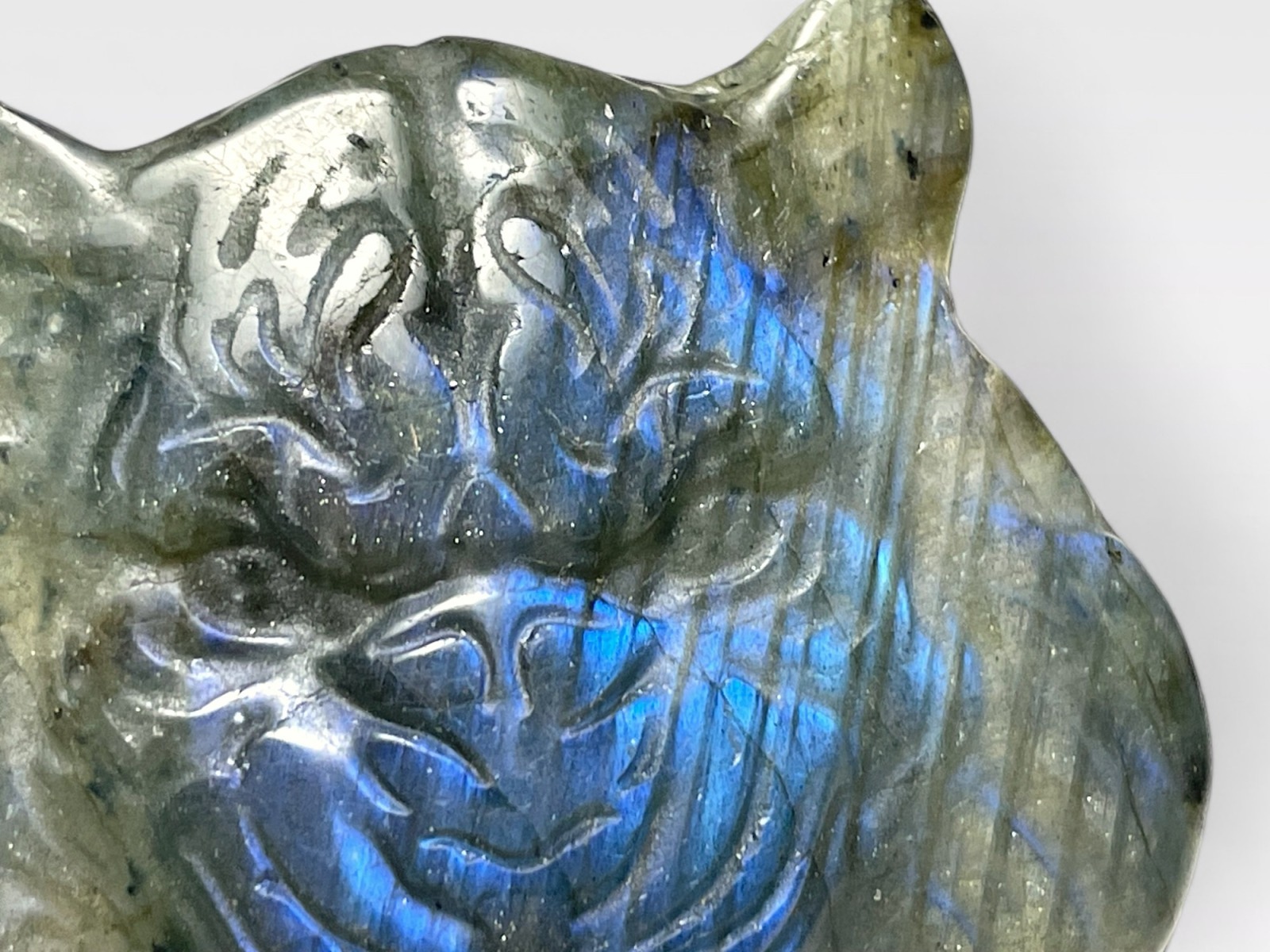 マダガスカル産 ラブラドライト トラ彫刻