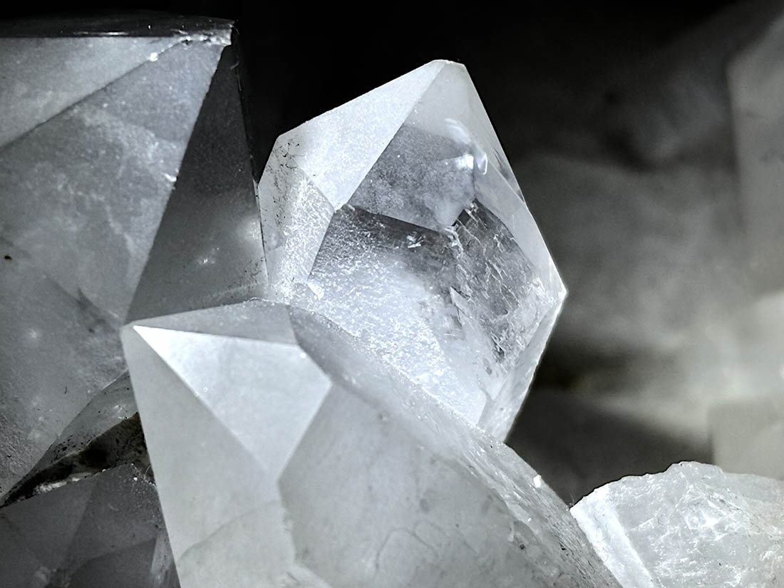マダガスカル産 ファントムクォーツ クラスター / Phantom Quartz
