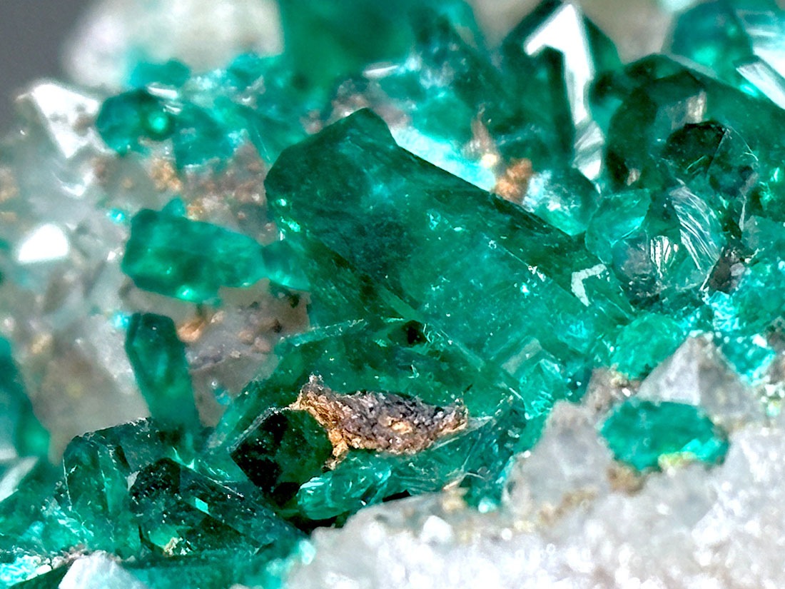 コンゴ民主共和国産 ダイオプテーズ (翠銅鉱) / Dioptase