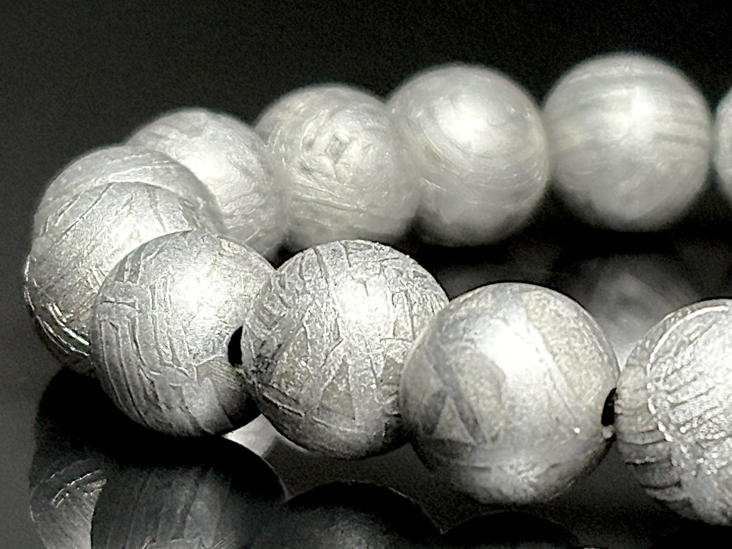 新疆ウイグル自治区産 アルタイ隕石 10mm ブレスレット /Altai Meteorite