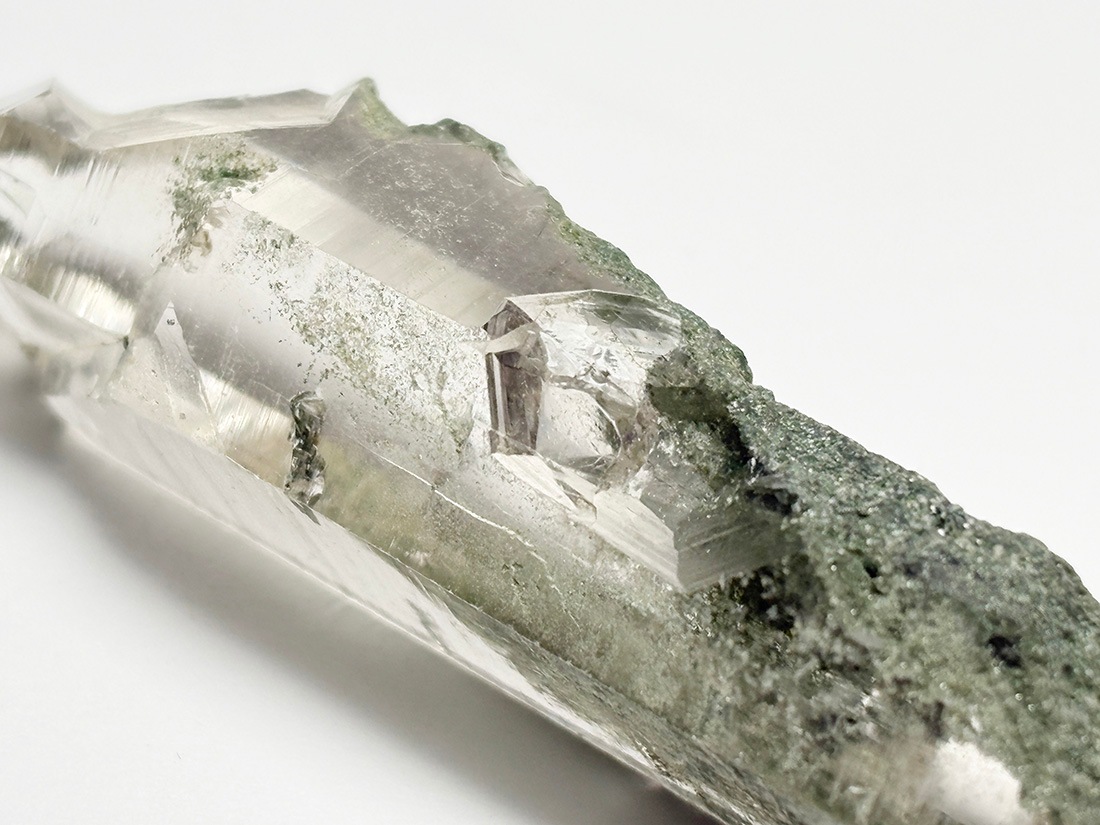 ヒマラヤ水晶 高品質++]インド/マニハール産ヒマラヤ水晶クラスター（1.96kg原石