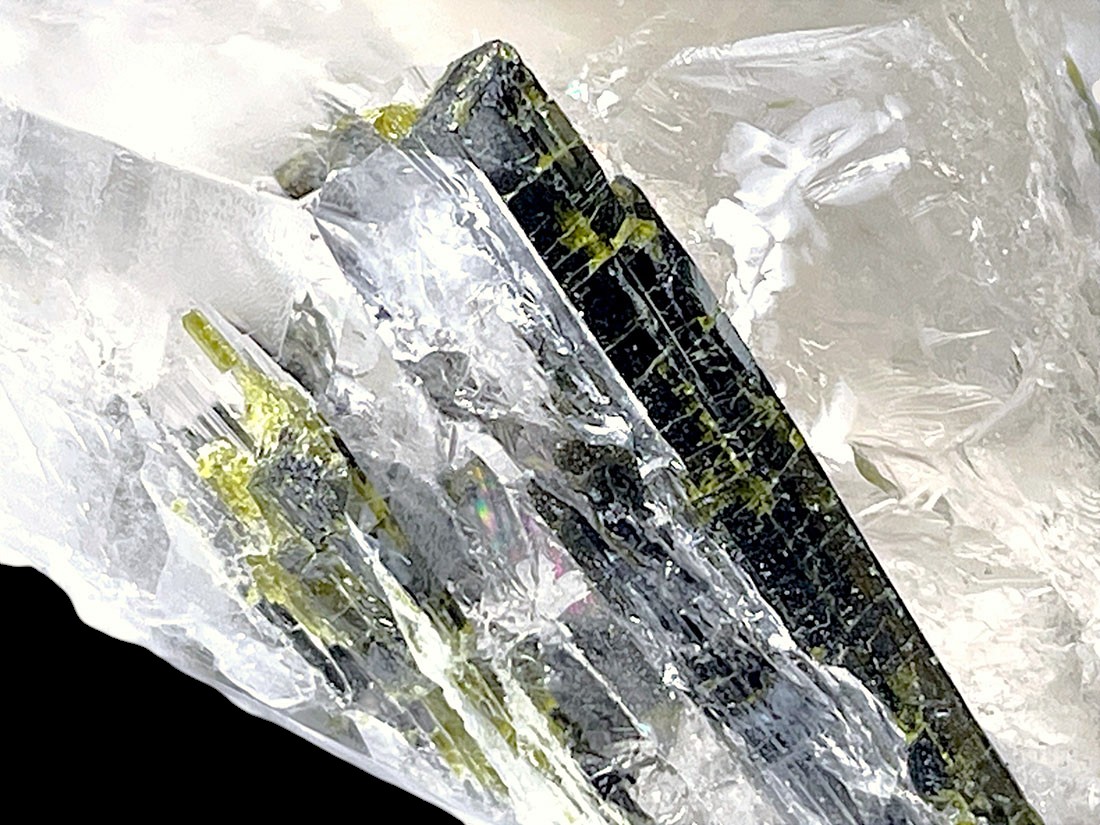 ブラジル産 エピドート(緑簾石)in水晶