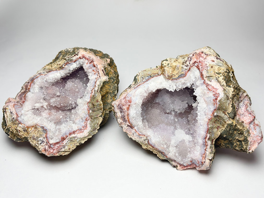 モロッコ産 水晶ジオード ペア/Quartz Geode