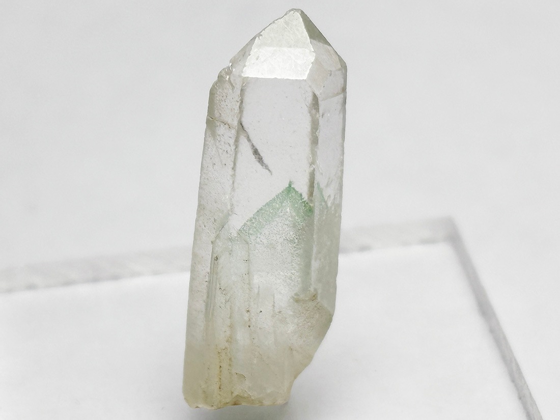マダガスカル産 グリーンファントム水晶　外包ファントム　オレンジトップ 鉱物標本 マダガスカル産 グリーンファントムクォーツ / Green Phantom