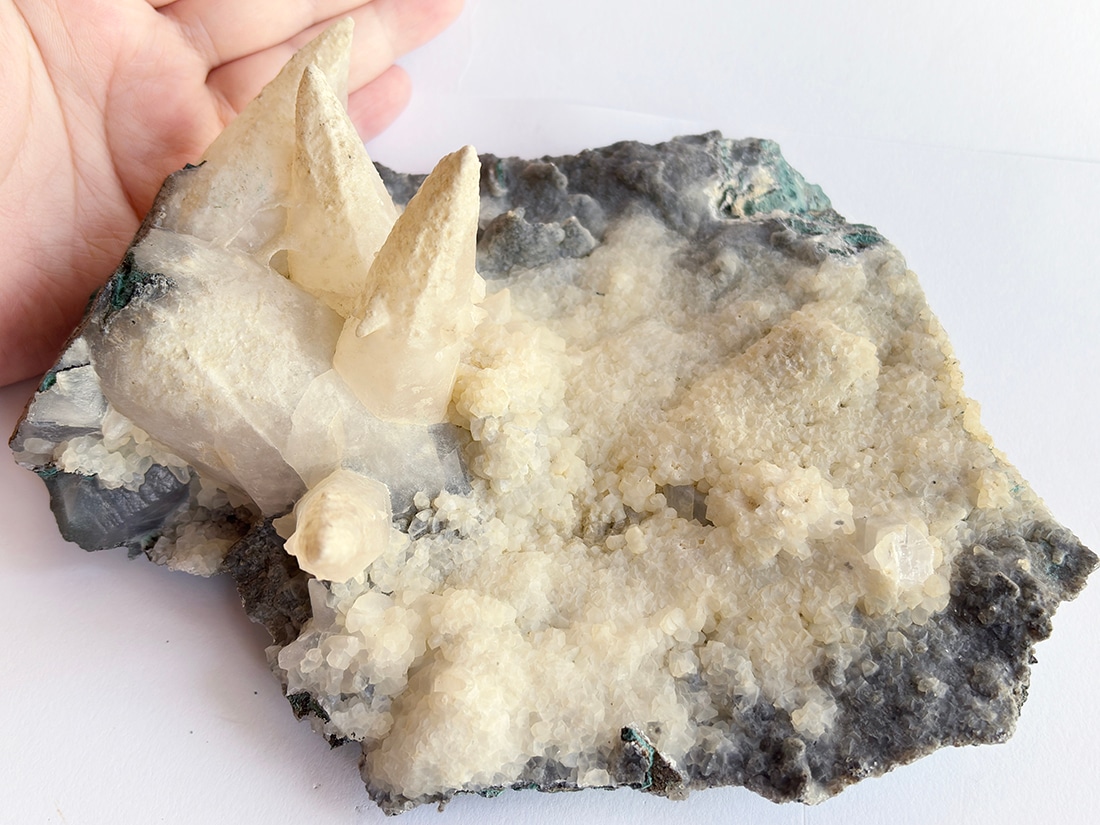 カルサイト Calcite 方解石 犬牙状 蛍光 鉱物 標本 原石 天然石 ブラジル産カルサイト ドッグトゥース（犬牙状）クラスター/Calcite