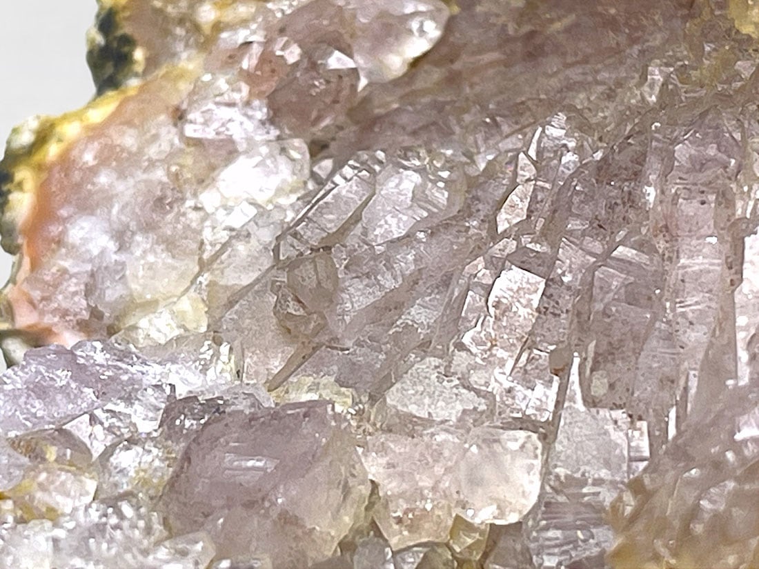 モロッコ産 赤水晶(赤鉄水晶) クラスター