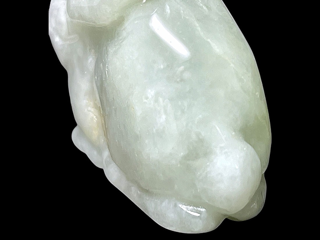 翡翠 うさぎ彫刻