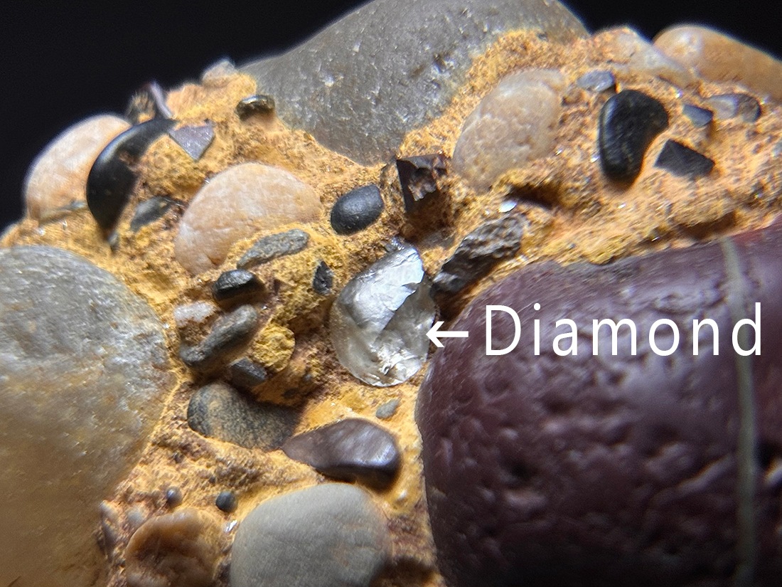 ブラジル・ディアマンティーナ産 ダイヤモンド 原石 (母岩付き) / Diamond