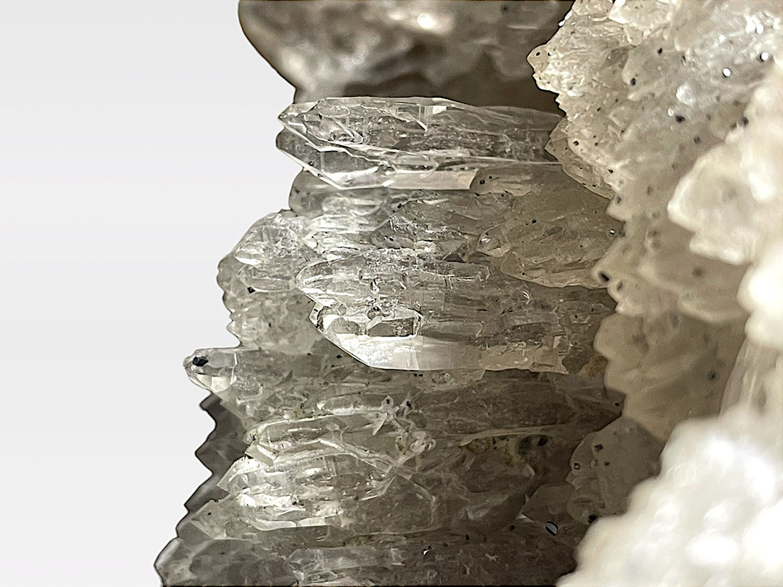 ヒマラヤ・マニハール産 ガーデンクォーツ (セルフヒールド)