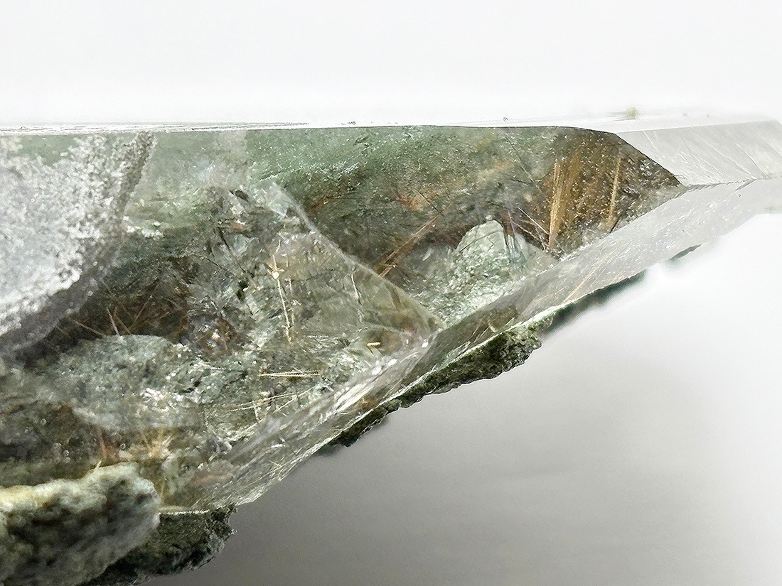 インド マニハール産 ヒマラヤ水晶(ルチル/クローライト共生