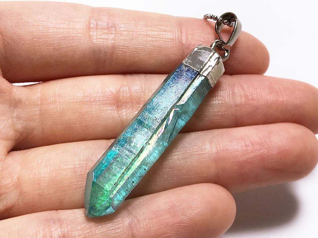 とても綺麗なアクアオーラ水晶！ アクアオーラクォーツ 虹入 ポイント 蒸着 水晶 結晶 原石