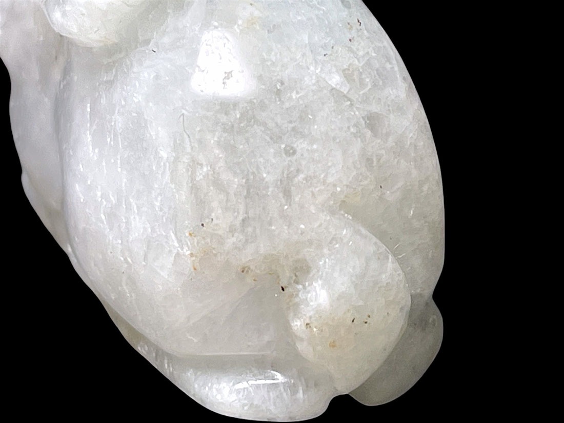 翡翠 うさぎ彫刻