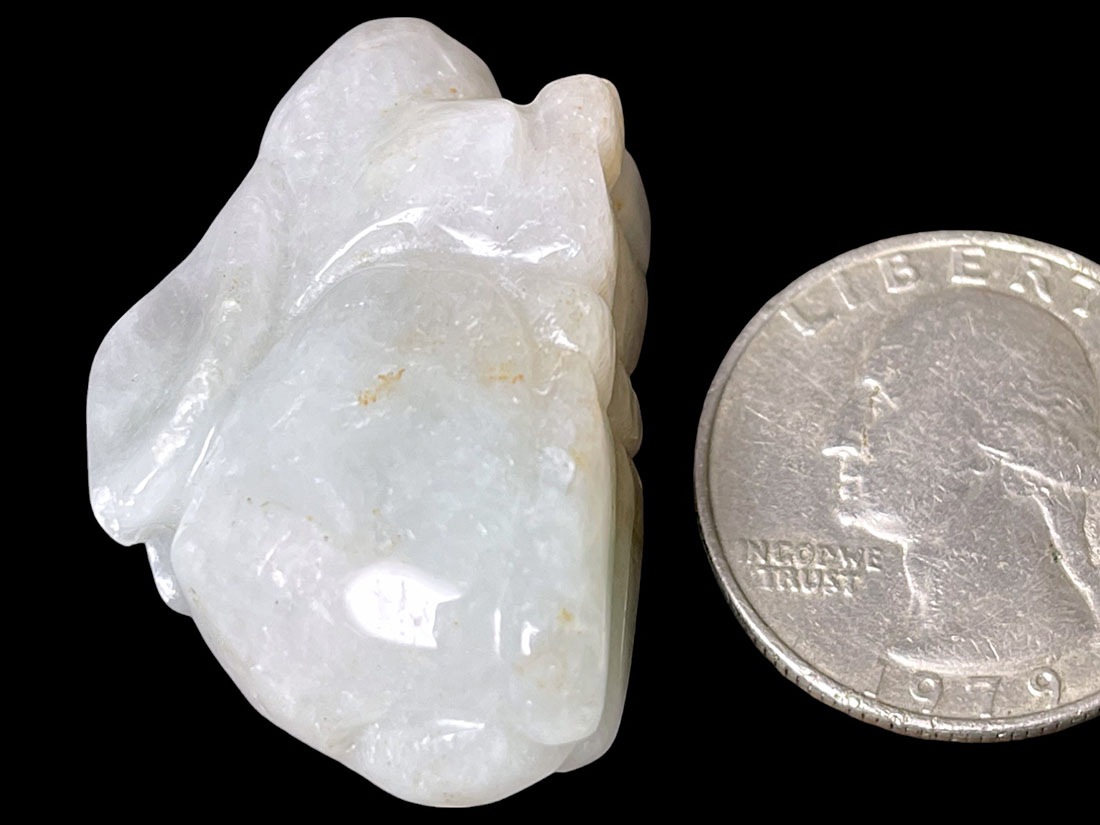 翡翠 うさぎ彫刻