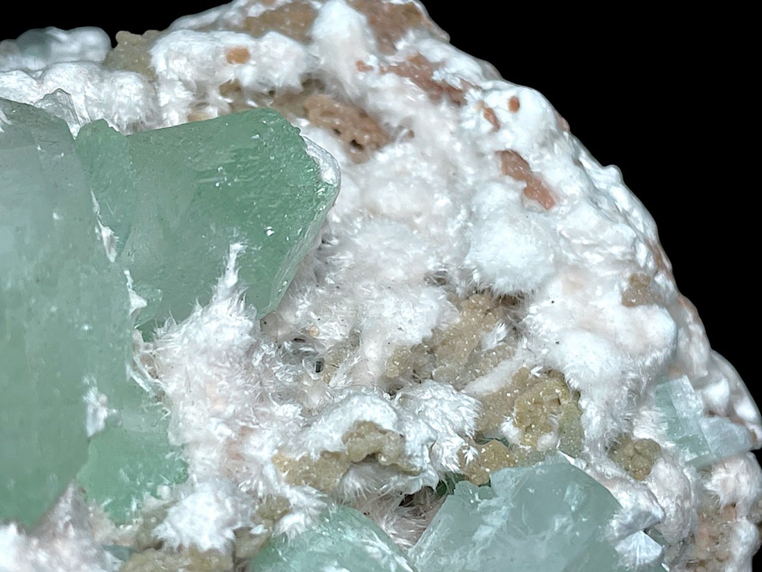 インド産グリーンアポフィライト/モルデナイト(魚眼石/モルデン沸石)