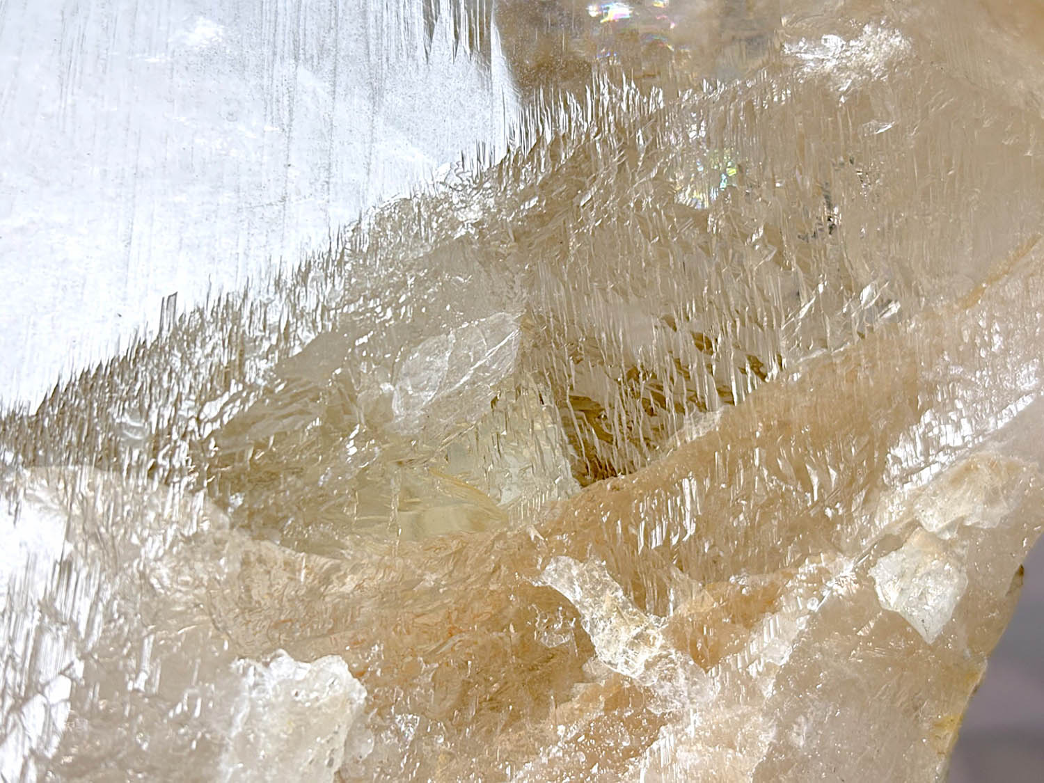 インド・パルギ鉱山産 ルチルクォーツ ( 金鉱石入り水晶 )/Rutilated