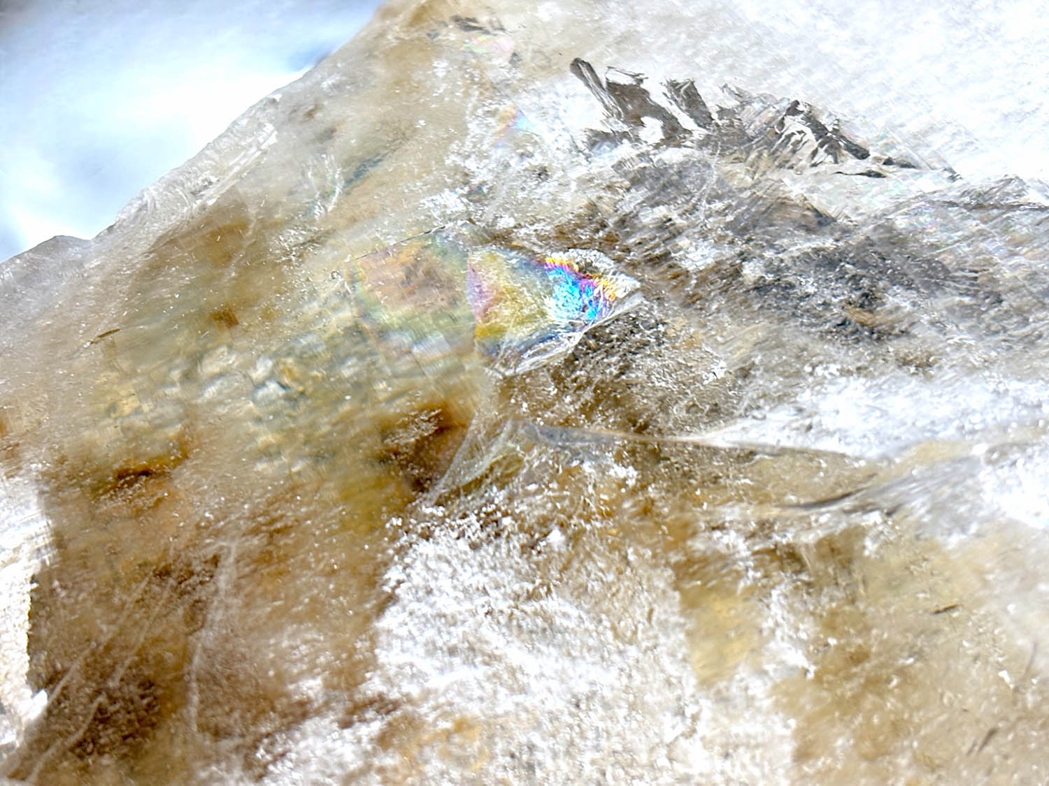 インド・パルギ鉱山産 ルチルクォーツ ( 金鉱石入り水晶 )/Rutilated