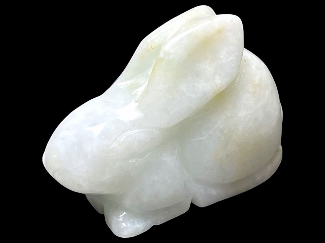 翡翠 うさぎ彫刻