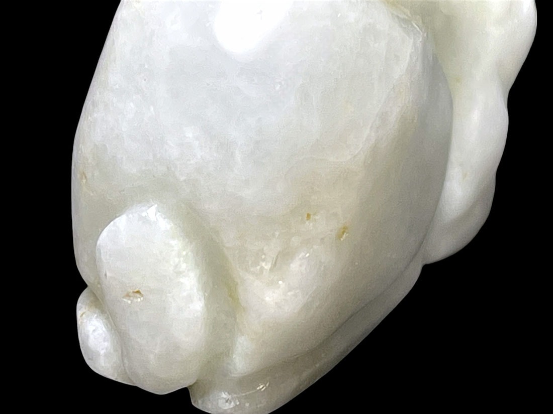 翡翠 うさぎ彫刻