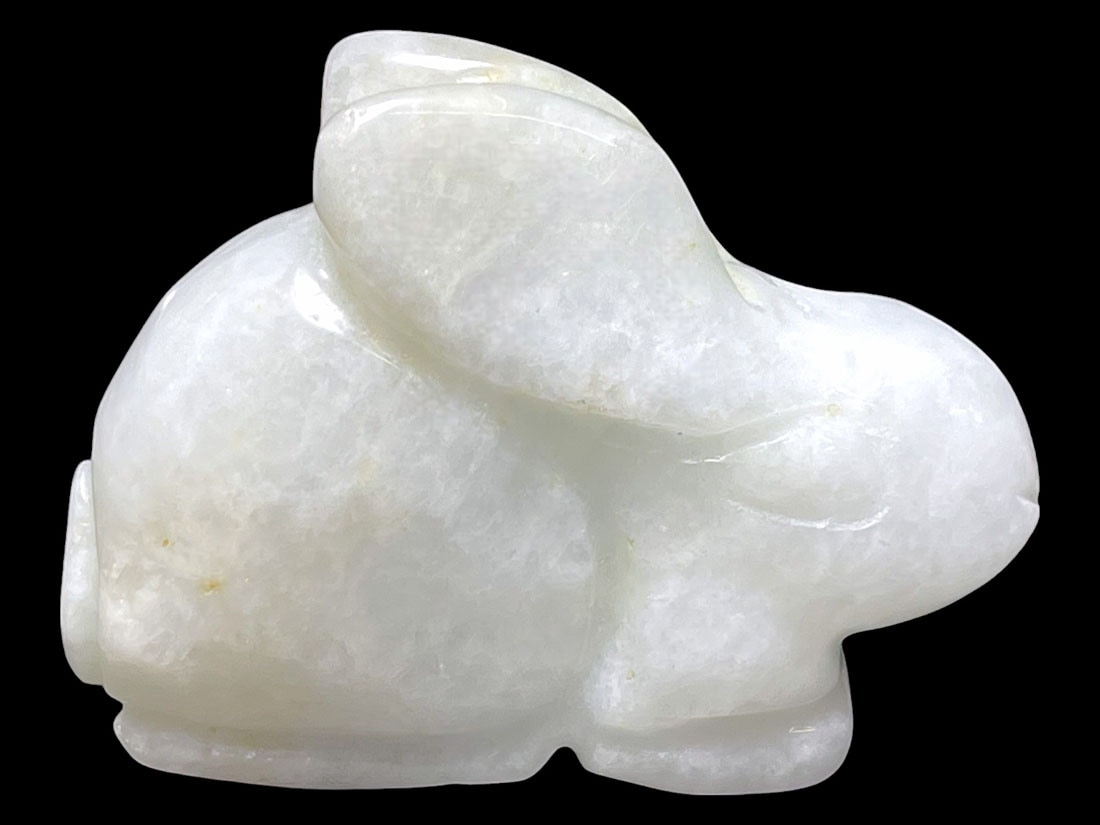 翡翠 うさぎ彫刻