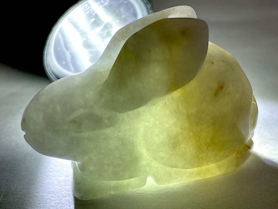 翡翠 うさぎ彫刻