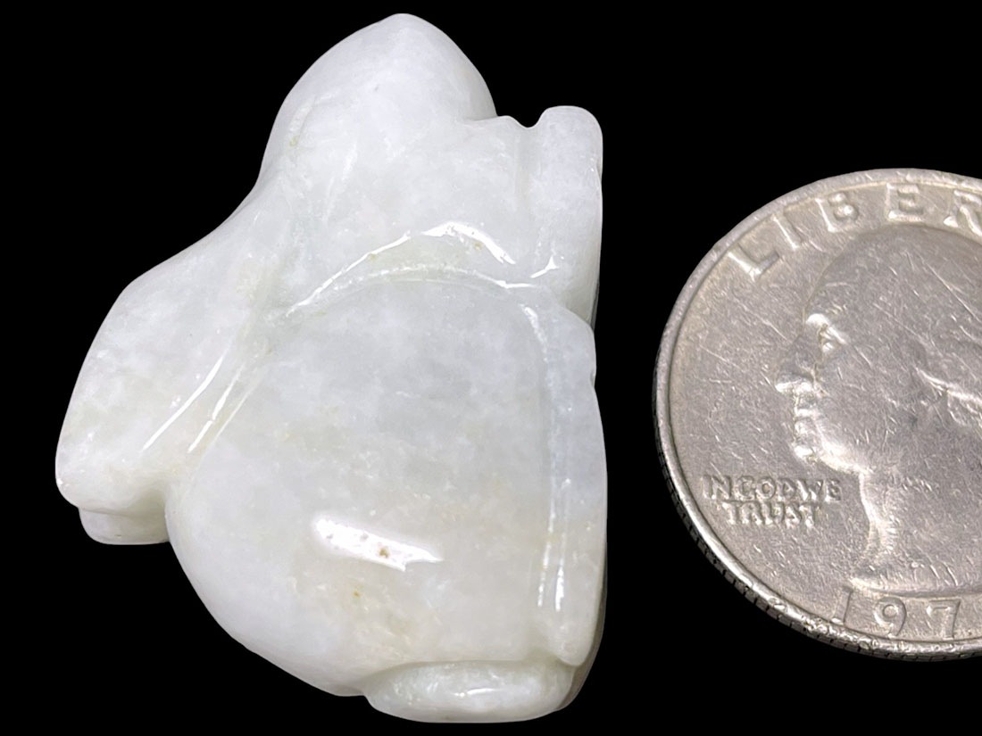 翡翠 うさぎ彫刻