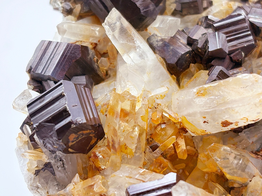 レア産地】インドネシア産 チョコレートカラーパイライト & 水晶