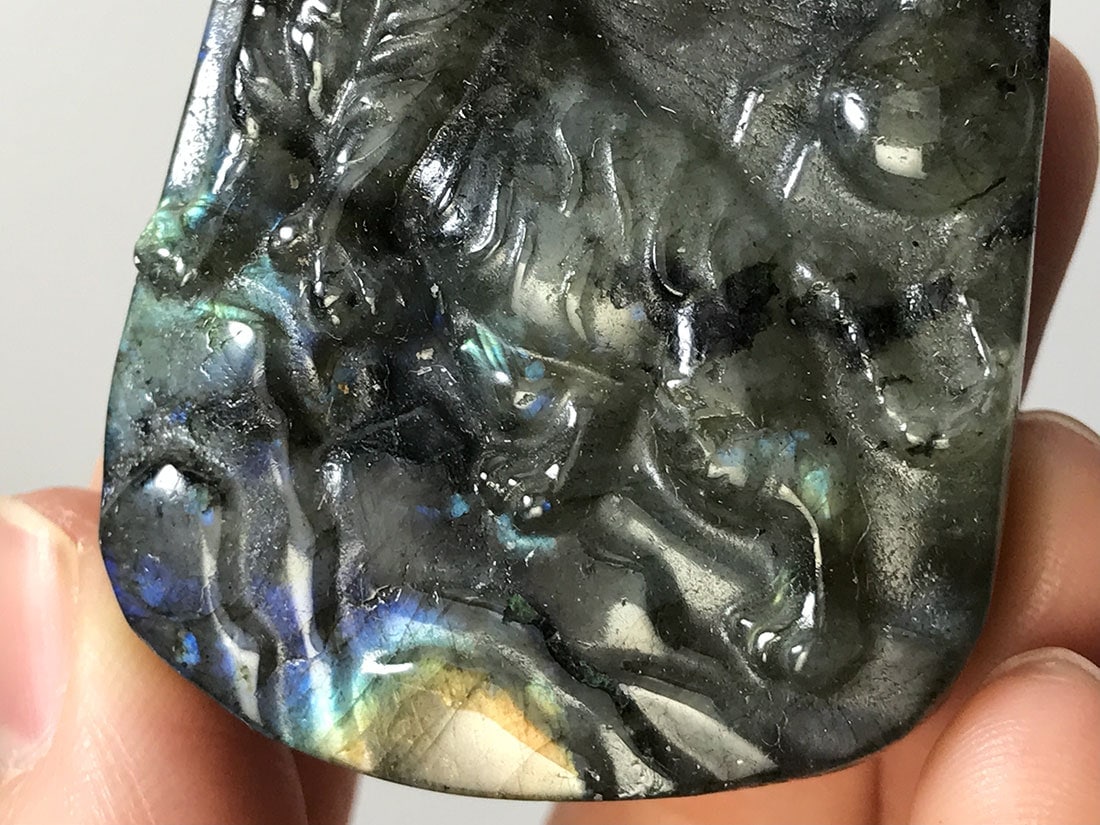 ラブラドライト 虎 ポリッシュ彫刻