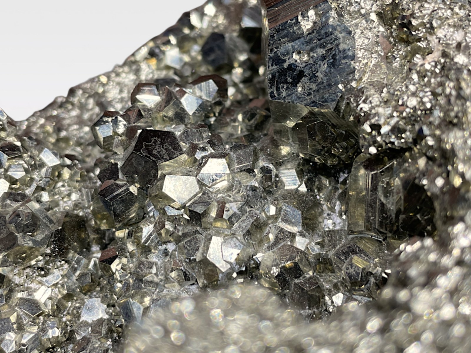 ペルー産 超大型 パイライト クラスター