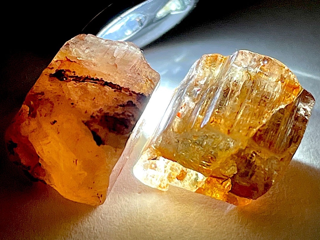 ブラジル産 インペリアルトパーズ/Imperial Topaz (蛍光)