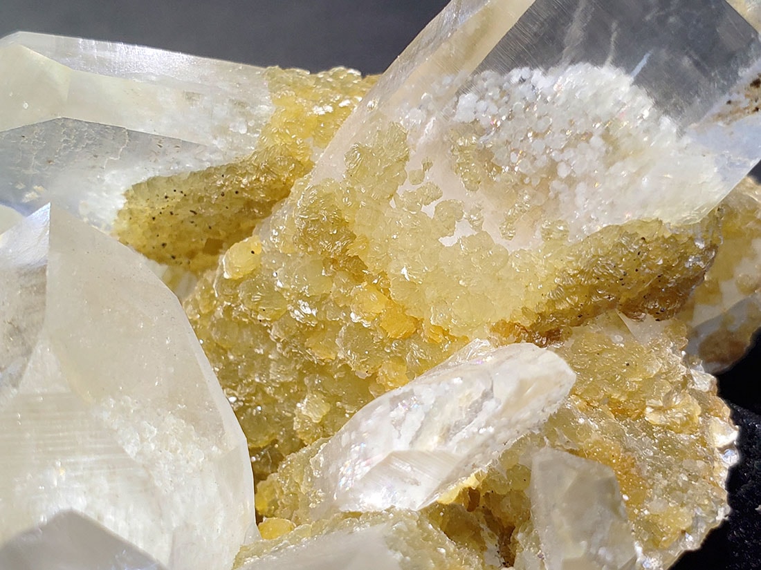 モスコバイトオンクォーツ/Muscovite on Quartz Tantric Twins Crystal