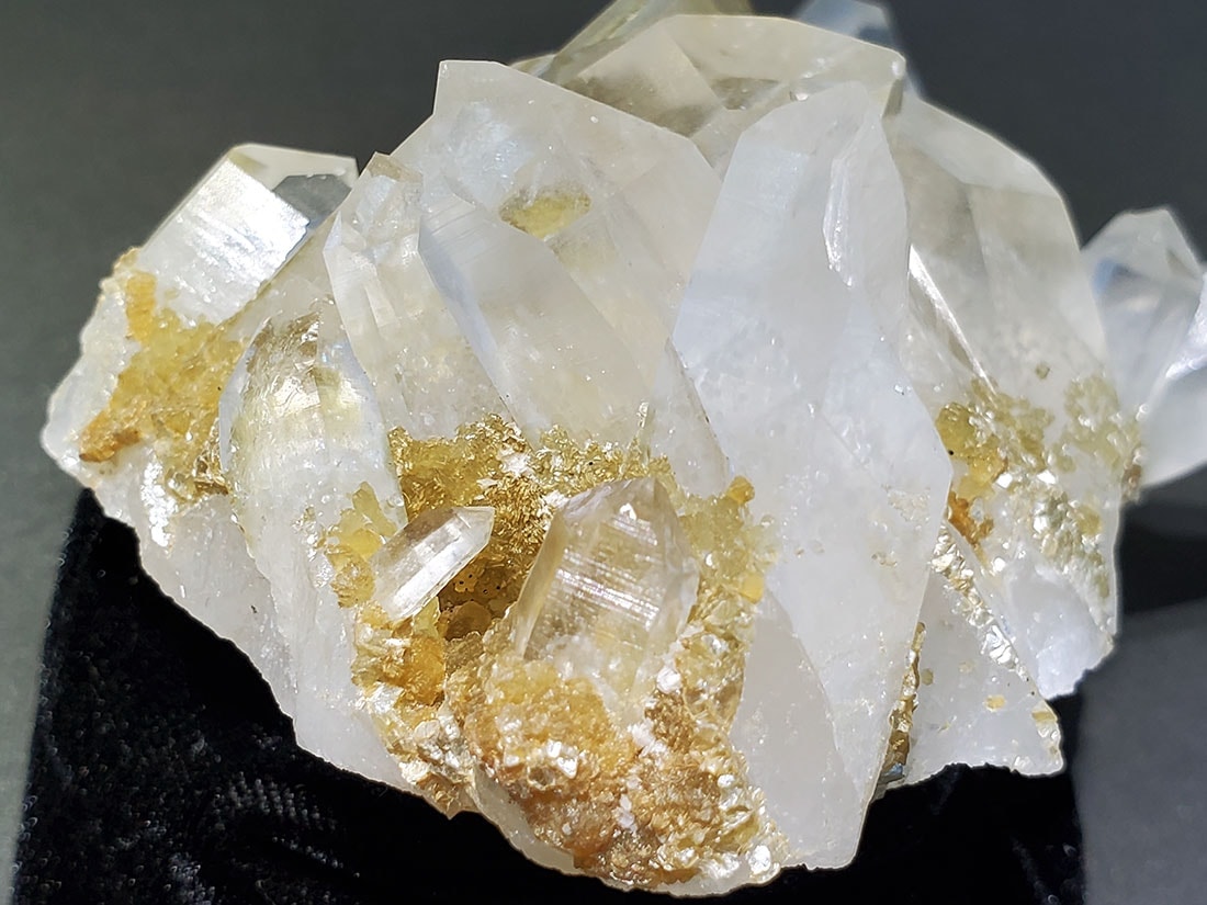 モスコバイトオンクォーツ/Muscovite on Quartz Tantric Twins Crystal