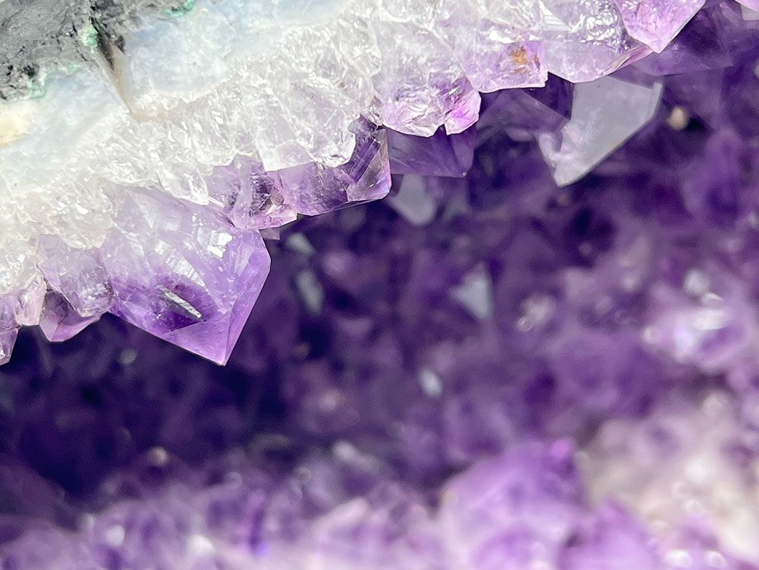 ブラジル産アメジストドーム