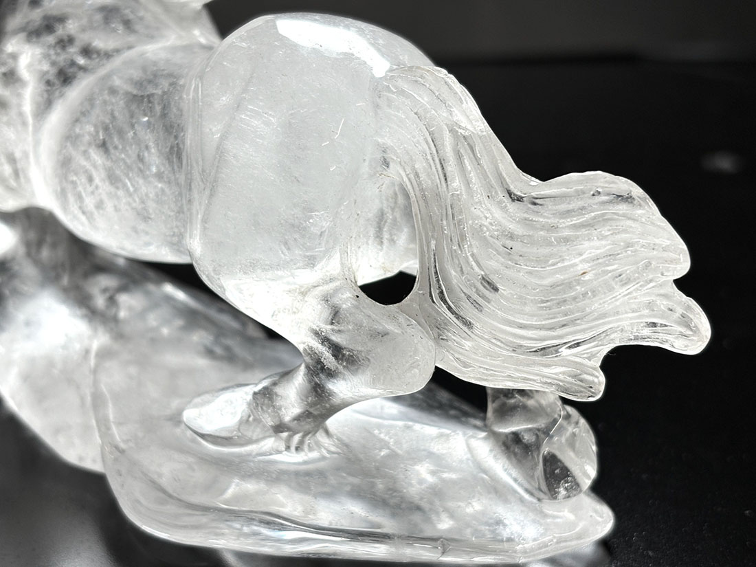 2026年干支】馬彫刻 水晶 (木製台座付き)