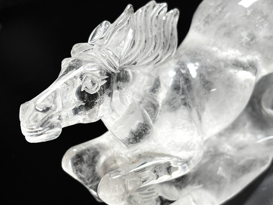 2026年干支】馬彫刻 水晶 (木製台座付き)