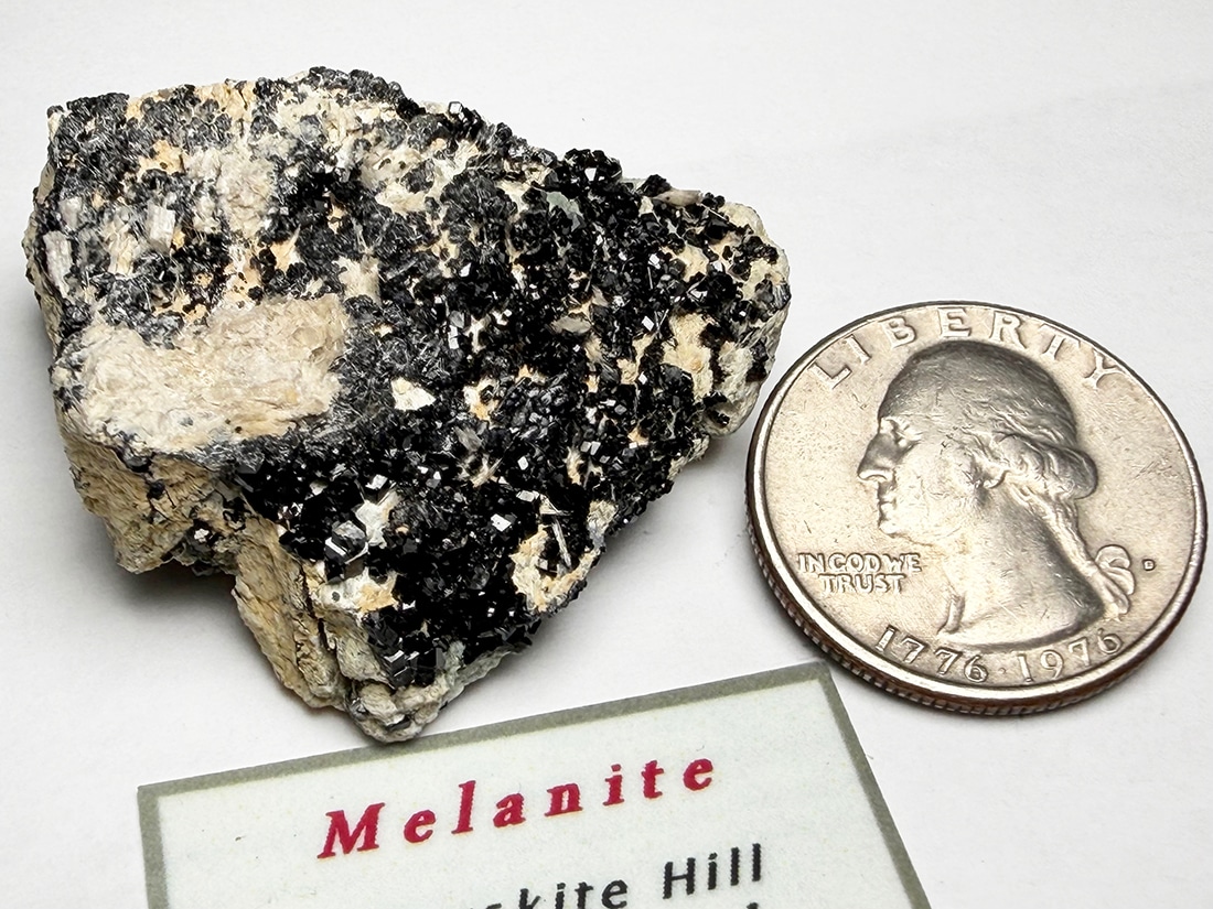 カリフォルニア州産メラナイト ( 灰鉄柘榴石 )/ Melanite