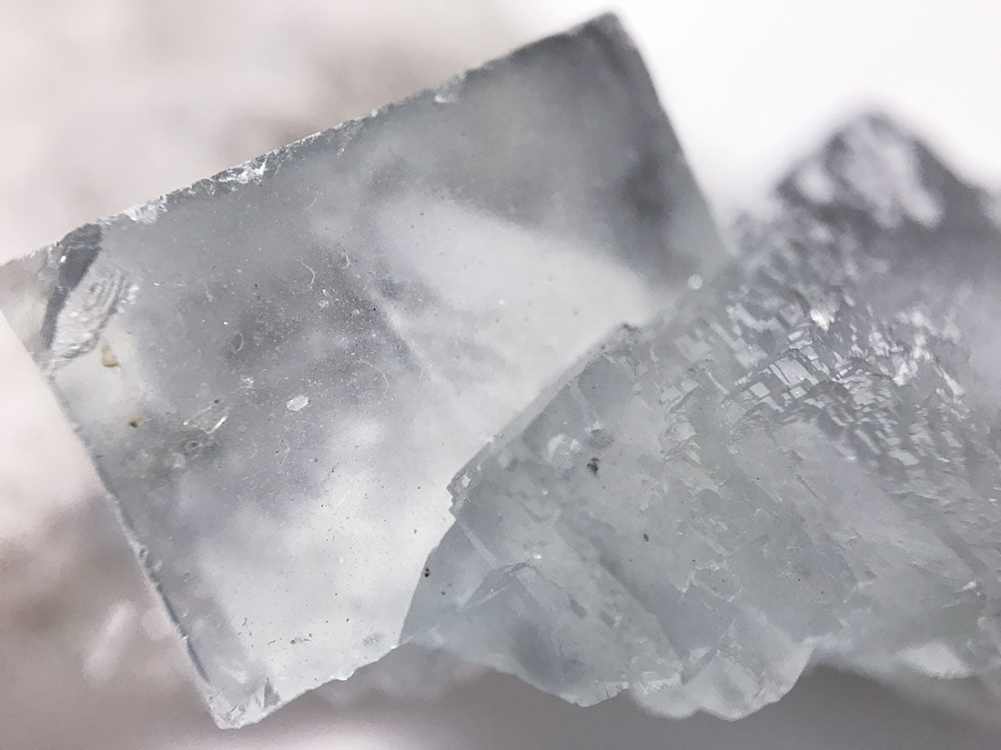 湖南省ヤオガンシャン産クリアフローライトonクォーツ