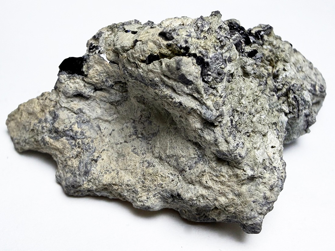 カリフォルニア州産メラナイト ( 灰鉄柘榴石 )/ Melanite