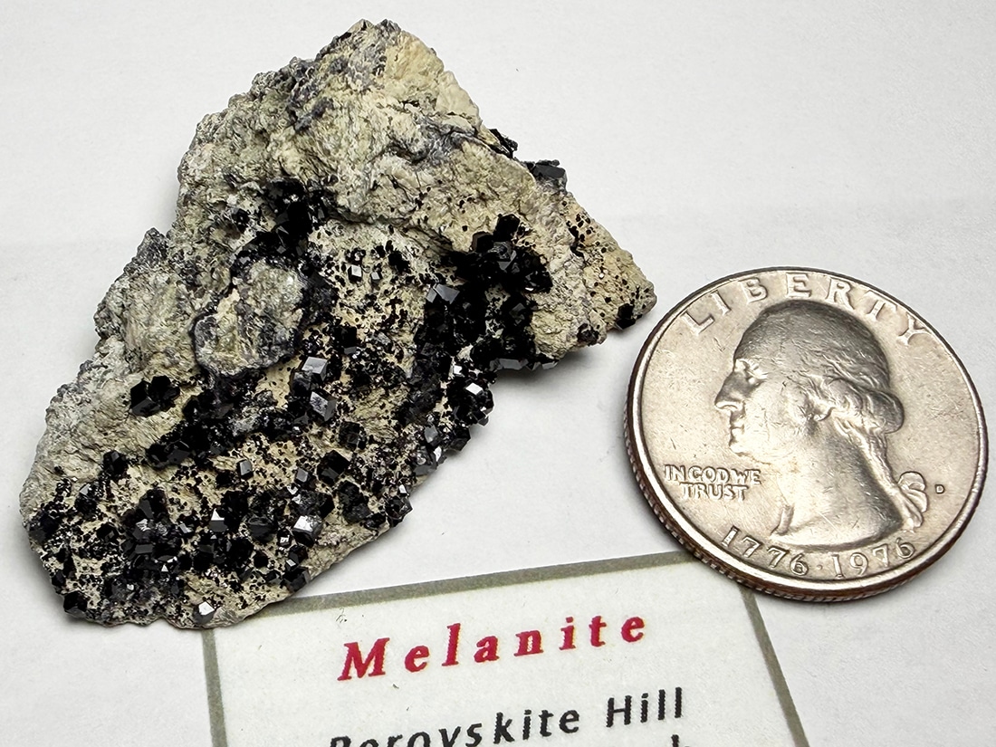 カリフォルニア州産メラナイト ( 灰鉄柘榴石 )/ Melanite