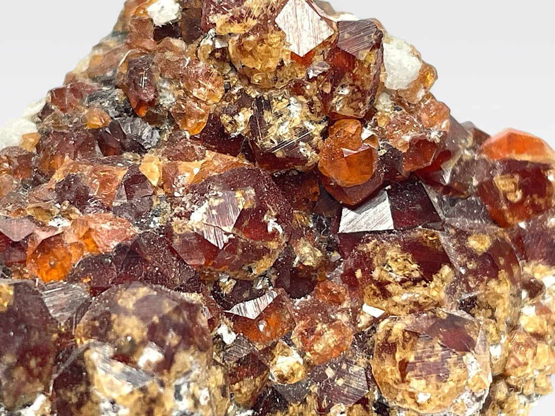 555 中国福建省産　ガーネット&スモーキークォーツ 福建省 スぺサルチンガーネット / スモーキークォーツ