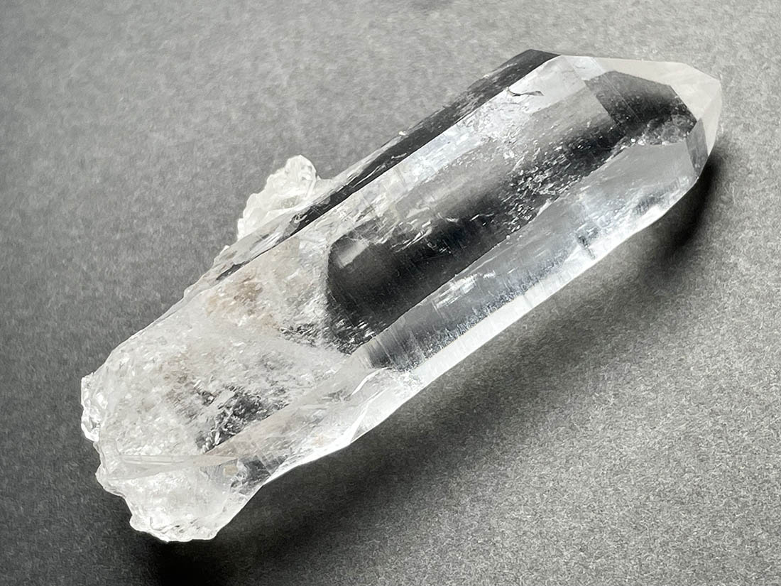 インド産 ヒマラヤラダー入り水晶ポイント ブルーラダー　Amulet ヒマラヤ水晶 クローライト ルチル 両剣水晶 ガーデンクォーツ 昇龍 置物