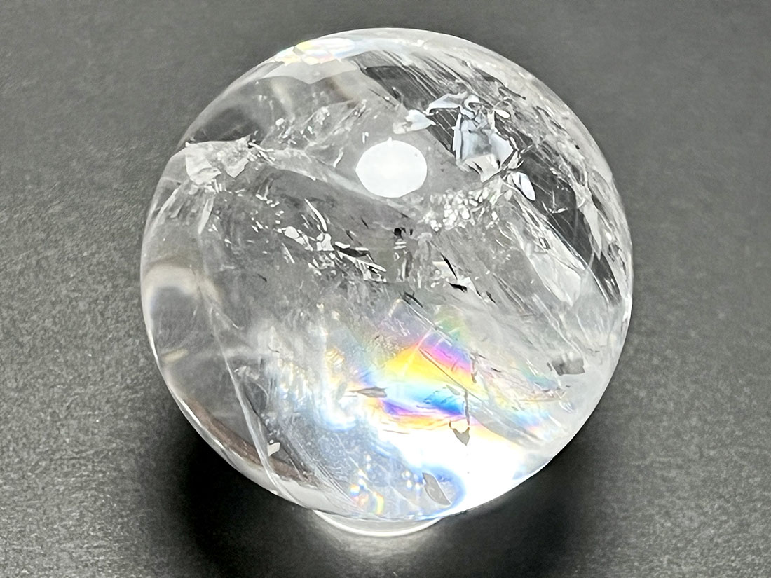 たまきちです。レインボークォーツ アイリスクォーツ (レインボークォーツ) 40mm 丸玉 / Iris Quartz