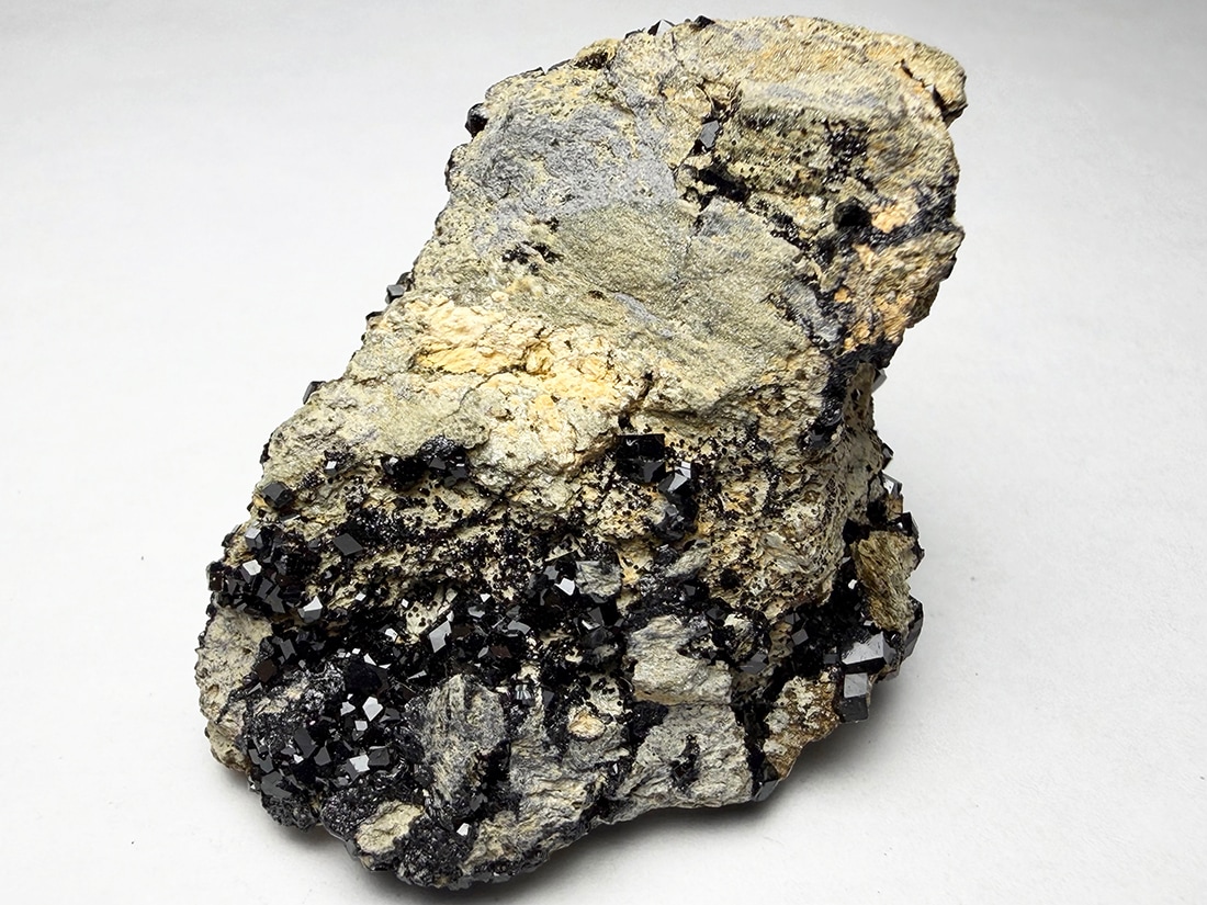 カリフォルニア州産メラナイト ( 灰鉄柘榴石 )/ Melanite