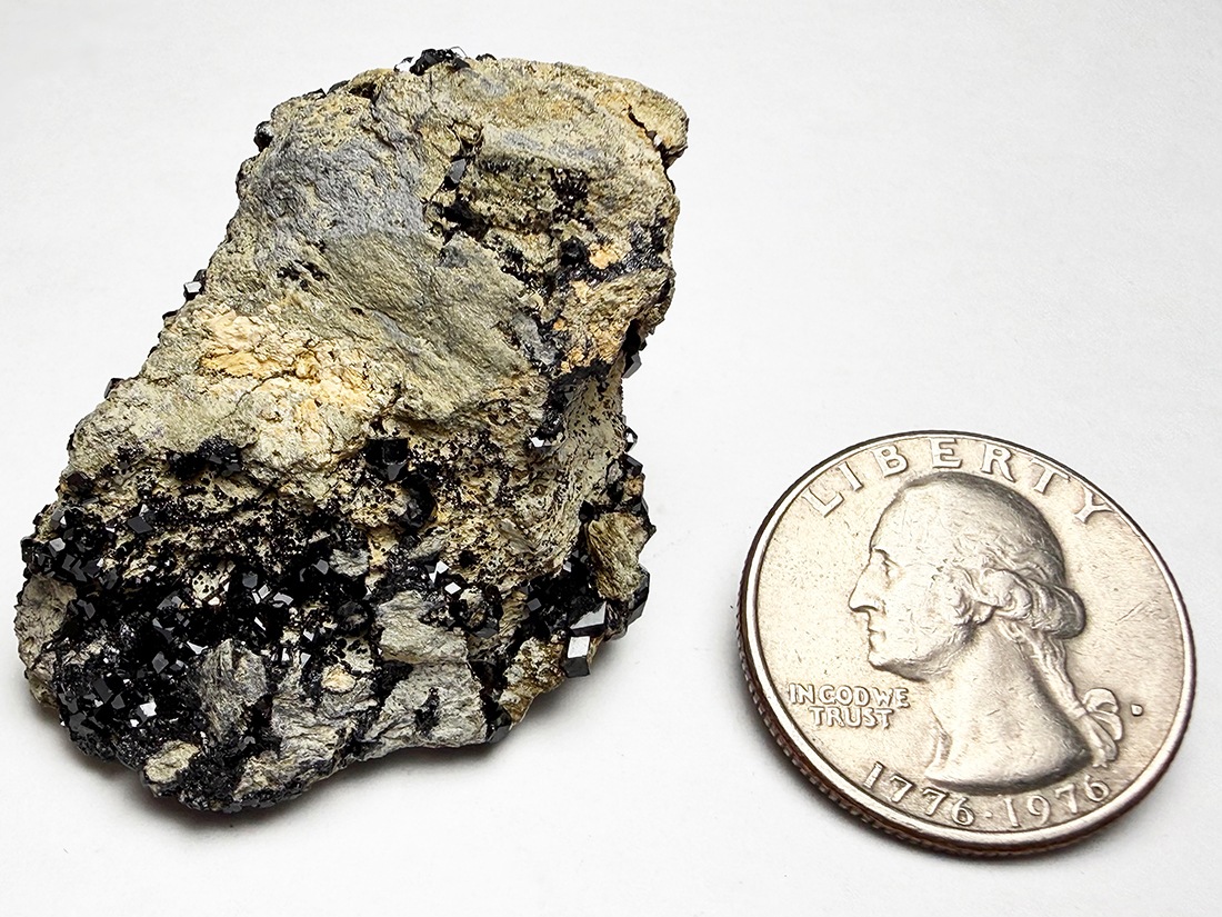 カリフォルニア州産メラナイト ( 灰鉄柘榴石 )/ Melanite