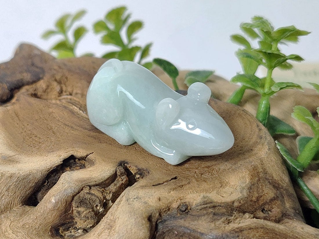 翡翠 ねずみ彫刻