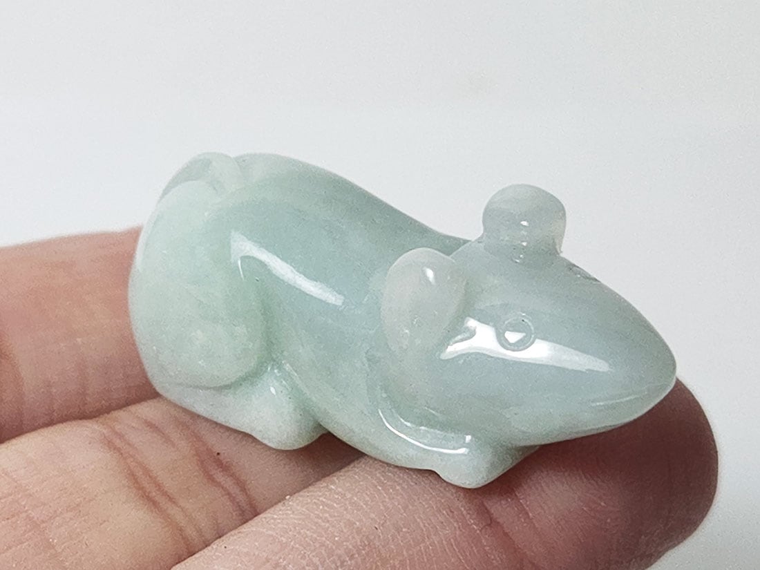 翡翠 ねずみ彫刻