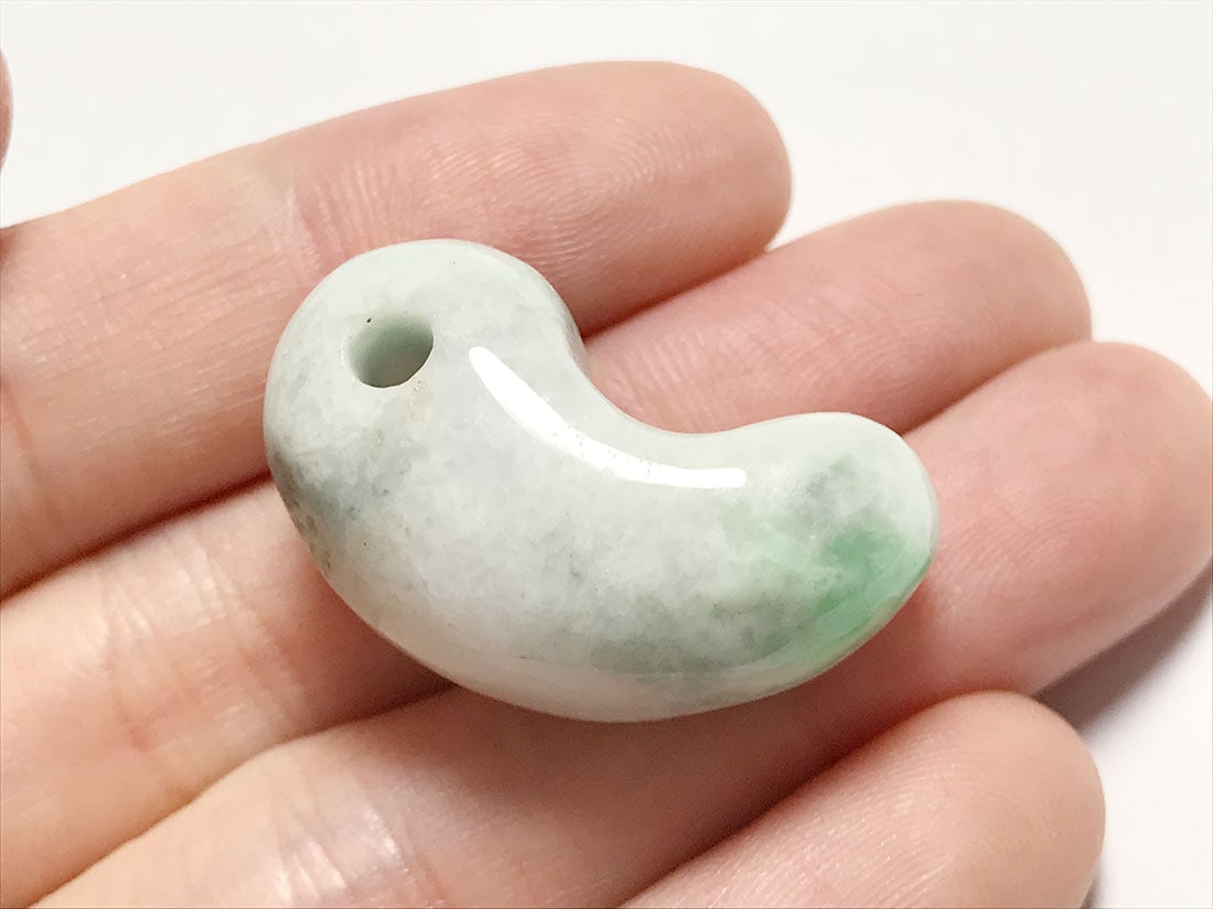 ミャンマー産 翡翠 勾玉