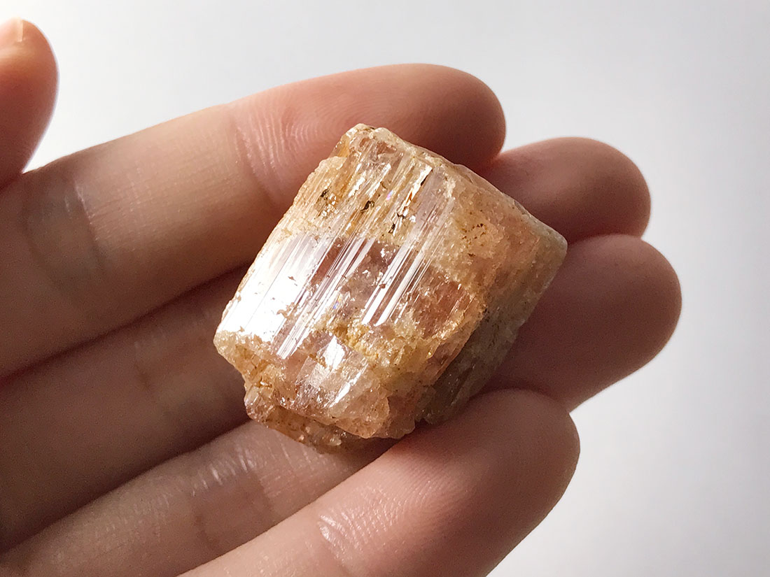 ブラジル産インペリアルトパーズ(蛍光)/Imperial Topaz (黄玉)