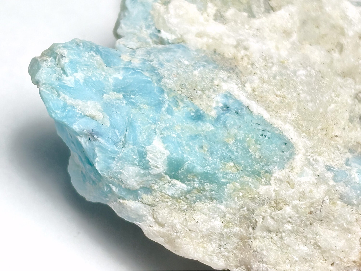 ラリマー(ドミニカ共和国産) ドミニカ共和国産 ラリマー(ソーダ珪灰石)/Larimar